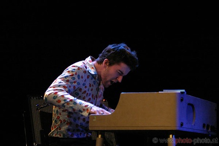 Marcin Masecki (Wurlitzer Piano)